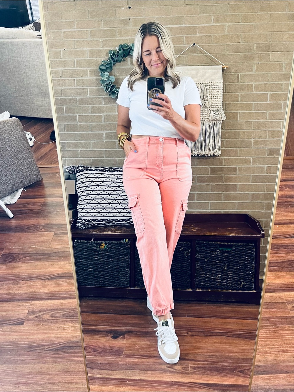 Women's Cropped Cargo Jeans in Pink